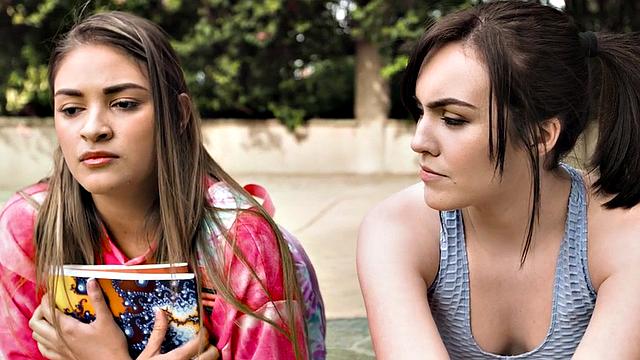 Sexy lez bitch loves fingering while fingering