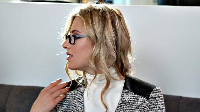 Squirting office sluts enjoy 3some after work