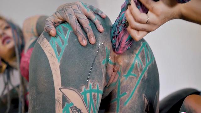 Alternative Teen Gets Anal Fucked And Orgasm On Big Toys