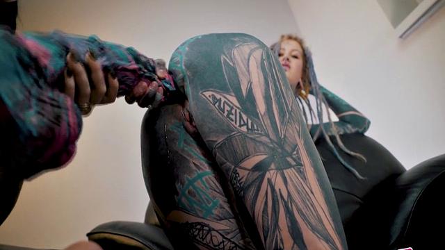 Alternative Teen Gets Anal Fucked And Orgasm On Big Toys