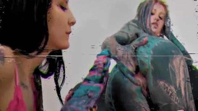 Alternative Teen Gets Anal Fucked And Orgasm On Big Toys