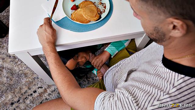 Панкейки, рога и быстрый трах на кухне