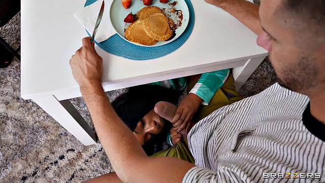 Панкейки, рога и быстрый трах на кухне