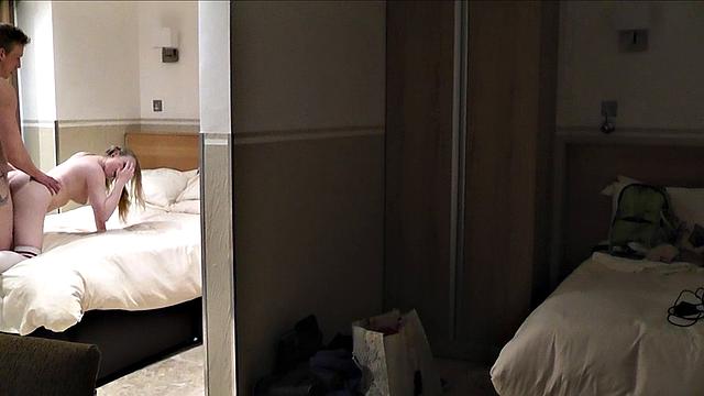 пышная блондинка с большой жопой отдается в жёсткой позе раком