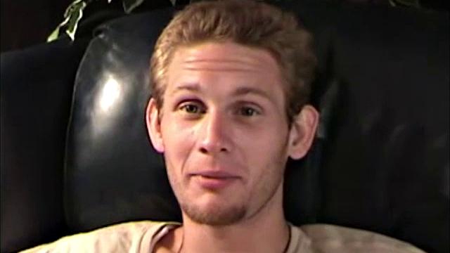 зрелые руки доводят джошуа до мощного выброса