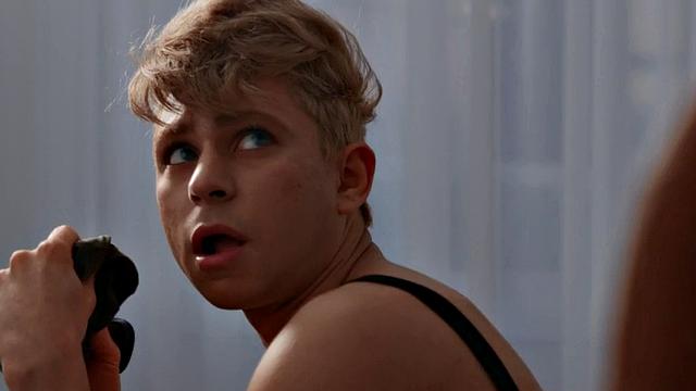 мужик в сетке ловит тру без резины, а потом добивает рукой