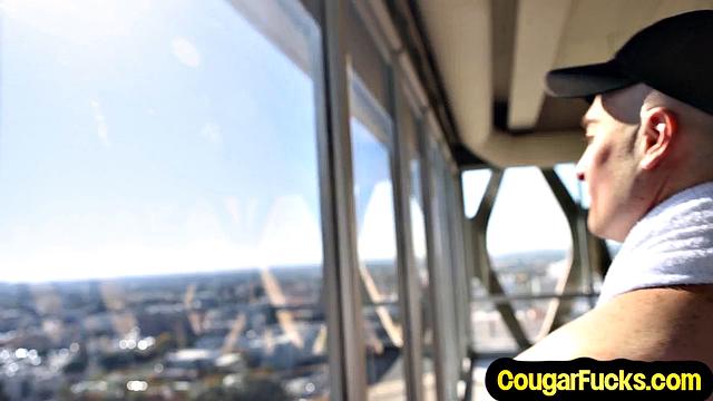 Insatiable sportive cougar rimmed by trainer