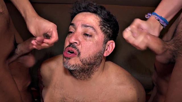 Latin gaydaddy gets fucked in a 3some by twinks after analtoying