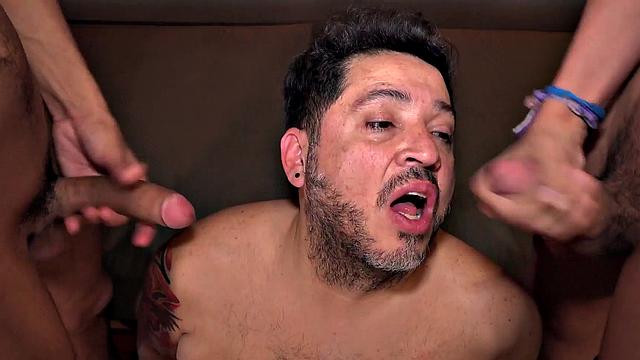 Latin gaydaddy gets fucked in a 3some by twinks after analtoying