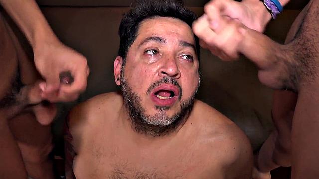 Latin gaydaddy gets fucked in a 3some by twinks after analtoying
