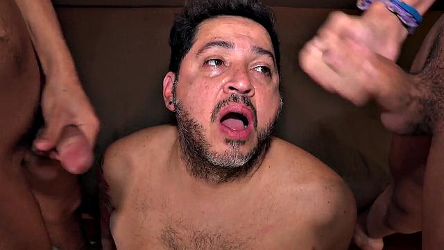 Latin gaydaddy gets fucked in a 3some by twinks after analtoying