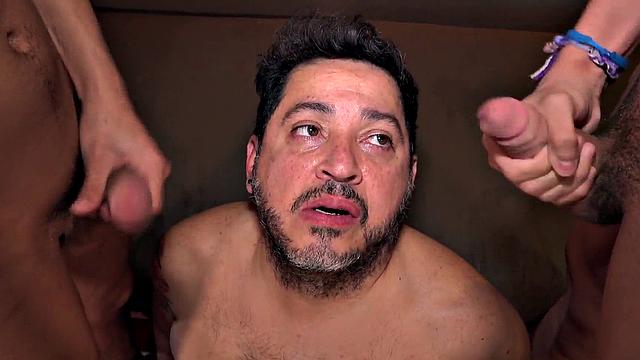Latin gaydaddy gets fucked in a 3some by twinks after analtoying