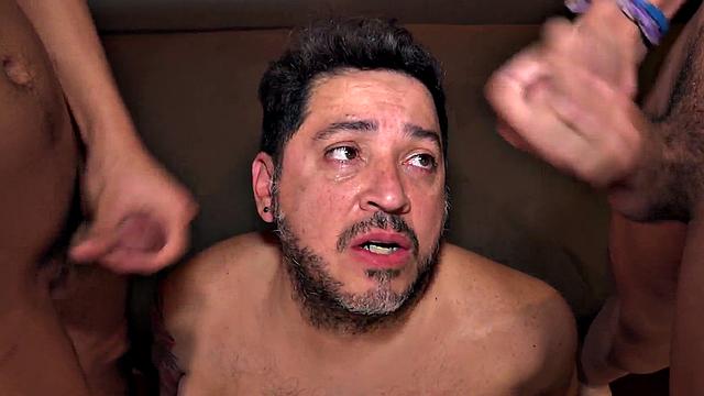 Latin gaydaddy gets fucked in a 3some by twinks after analtoying