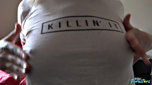 Хрупкая Хлои Темпл жадно сосёт толстый хуй Брайана Омалли на камеру