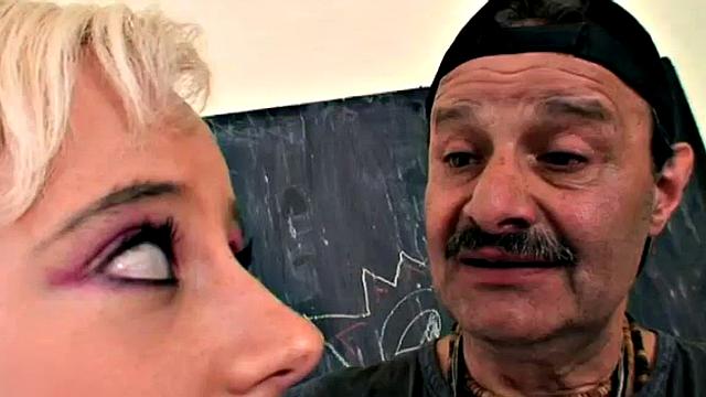 Schoolgirl in trio gets her pussy licked