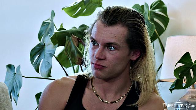 брат решил проверить ориентацию - с чувством юмора и языком