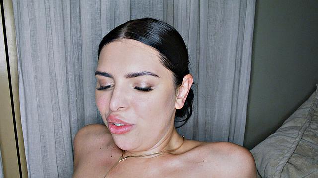 Kinky dude with a huge dick makes Kira Queen squirt