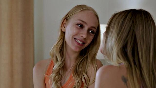 Sapphic babe pussylicking in 69