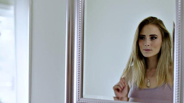 Sapphic babe pussylicking in 69