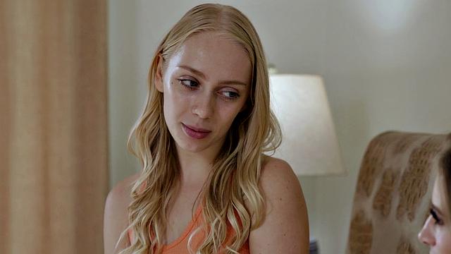 Sapphic babe pussylicking in 69