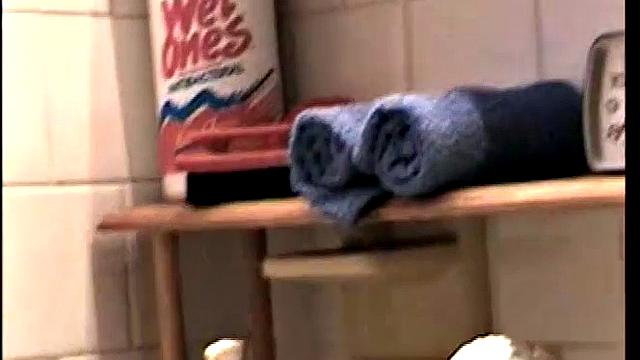 зак сосёт и доводит до кончи рукой