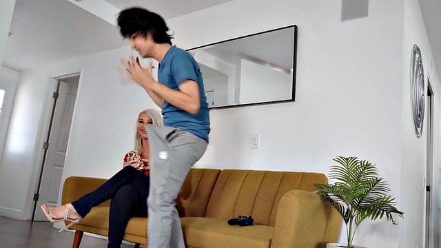 Big boobs cougar rammed by short guy until jizz