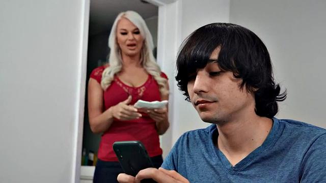 Big boobs cougar rammed by short guy until jizz