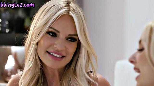 MILF seduces scissoring dyke after fingering wildly