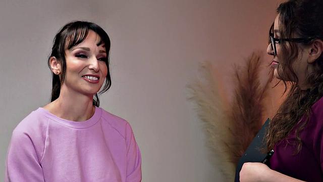 Lez masseuse gives Trigger Point Therapy