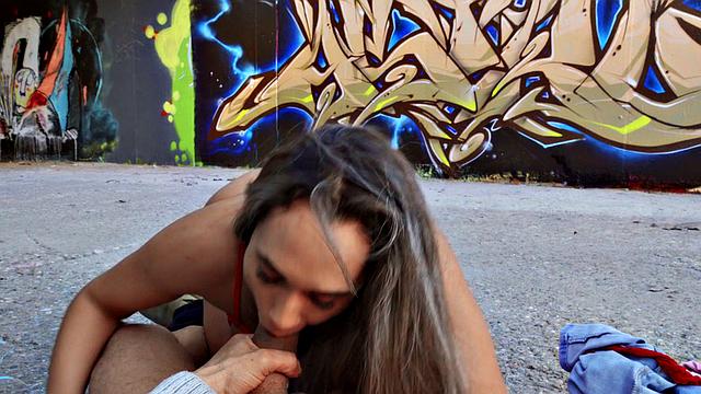 Бриана Бандерас трахается с Марко на природе и жадно глотает сперму