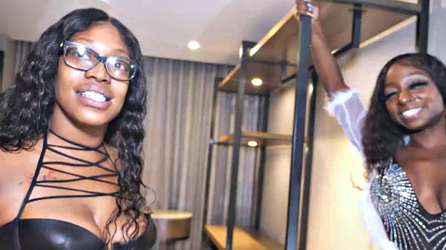 introducing chock little n bella cumms bff ready for threesome stretch3x