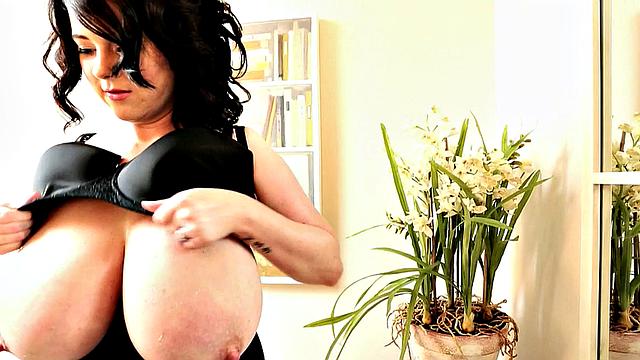 Rachel Aldana - Pink Vest 5D