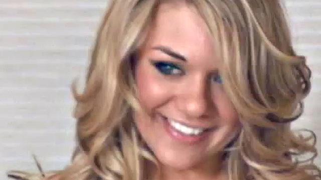 Blonde strips off in solo scene