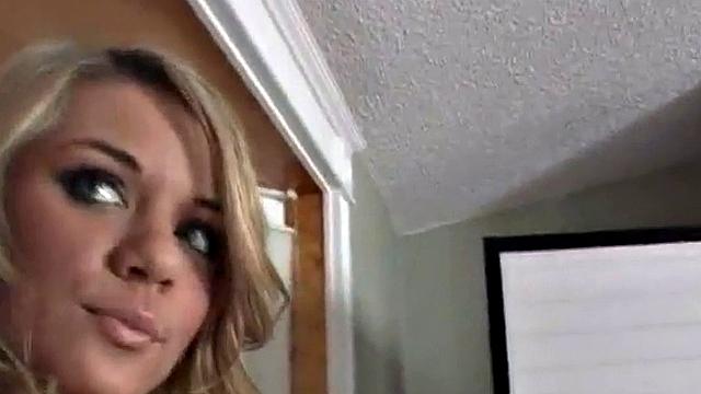 блондинка срывает трусики и устраивает приват прямо для pov-камеры