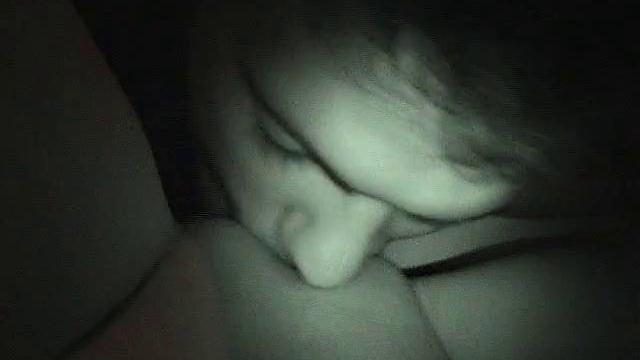 развратная пара: парень с жадностью облизывает гладкую киску