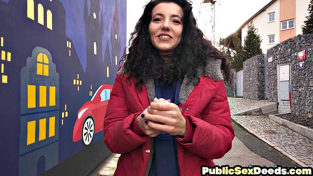 Stunning babe sucking stranger