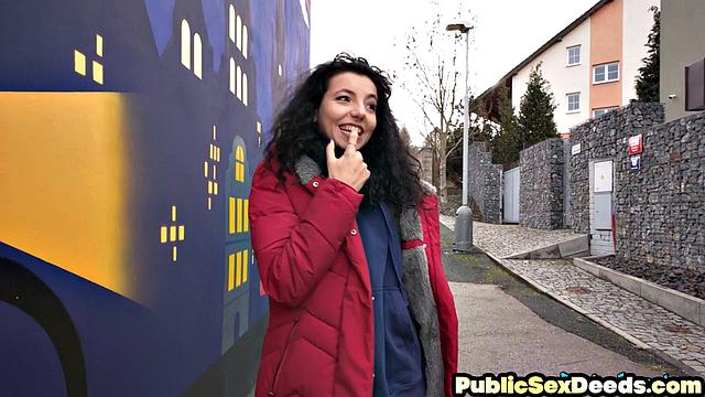 Stunning babe sucking stranger