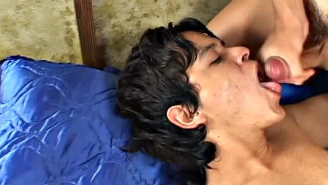 Latin twink bareback nailed in homemade anal cumshot