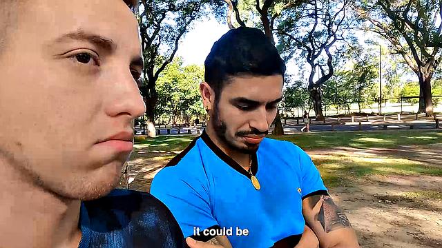 Латиносы позируют перед камерой - страсть на пределе