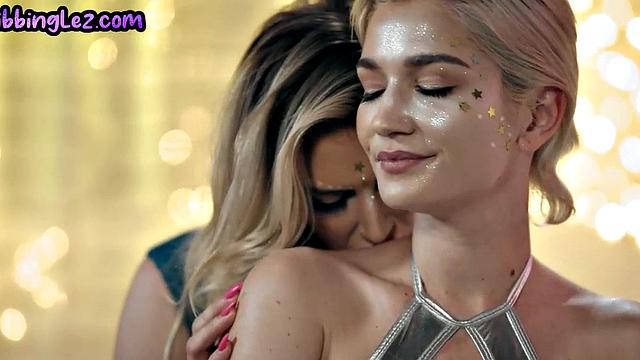 Glamorous tattooed dykes seducing pussy after party