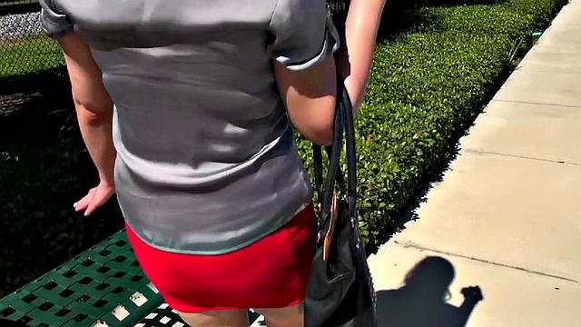 Candy Mandee gives a hot outdoor handjob to herself in the bedroom