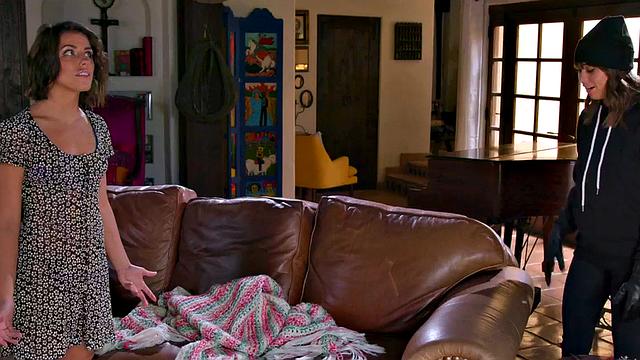 Squirting wild dykes lick wet pussies in 69