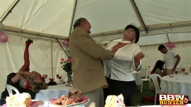 Plumper having an orgy publicly