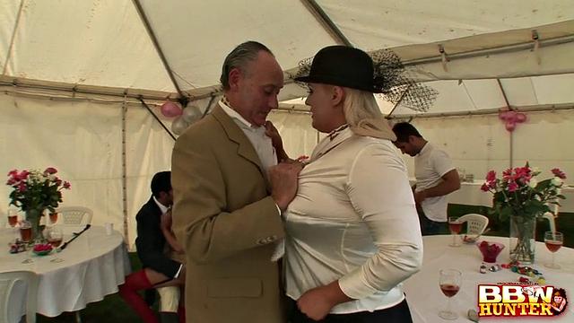 Plumper having an orgy publicly