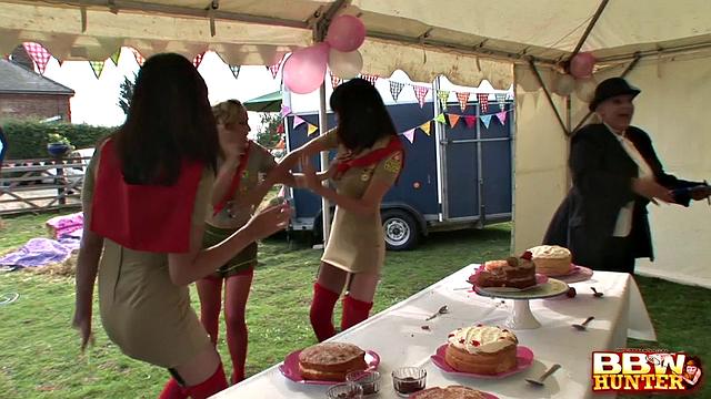 Plumper having an orgy publicly