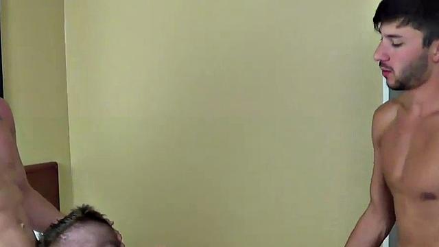 Dirty bareback gay dudes love hardcore fucking in threesome