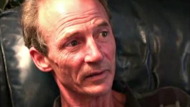 Тим не сдерживает зрелый азарт и кончает на полную