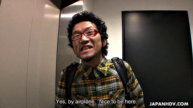 Honami Isshiki and Alice Mizuno enjoy the set