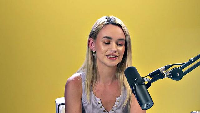 Hairypussy 21yo masturbates her bushy bush after casting