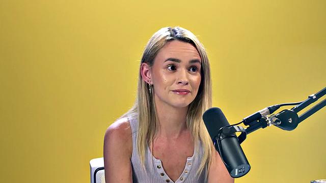 Hairypussy 21yo masturbates her bushy bush after casting